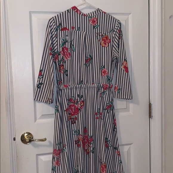 Flower dress - Picture 2 of 3